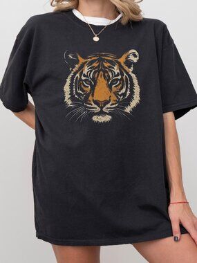 Vintage Tiger Tee Retro Tiger T-Shirt 90s Animal Gift for Tiger Lover Tee